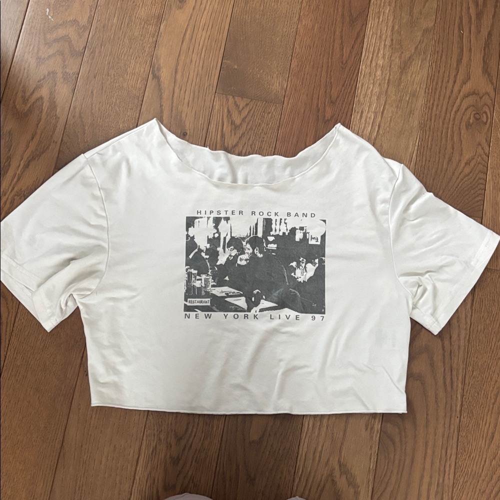 SHEIN White Graphic Crop Top
